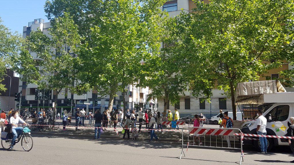 封鎖解除後の人々 公共交通とsocial Distance Vincent Fujii Yumi